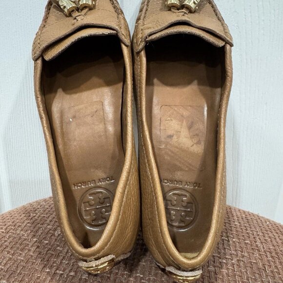 Tory Burch Camel PENNIE LOAFERS Pebble Leather Gold Slip-On Career‎ Womens 9M - Picture 13 of 13